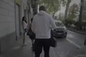 C罗再扮路人都灵街头“卖艺”一顿操作猛如虎结果三秒被认出视频封面