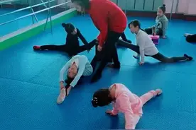 一群小萝莉在练习瑜伽，太可爱了视频封面