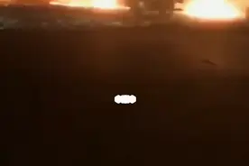 河北白沟突发火灾：超强风力致多车被点，目击者称火已扑灭视频封面