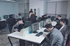 陈翔六点半：老板让大家带上吃饭的家伙，这该怎么理解？视频封面
