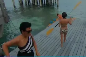 卡戴珊家族太会玩！海边比基尼盛会还有小鲜肉相伴_高清视频封面