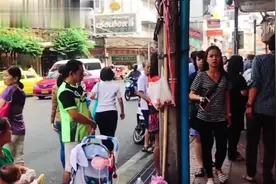 混血小女孩到中国外婆家生活，霸气直言我是中国人，我爸才是老外视频封面