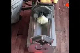有了这个机器切土豆，就算来一吨土豆，我也能2小时切完！视频封面