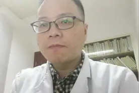 3-4岁的宝宝爱吸手指，专家提醒必需重视，父母必知3大对策！视频封面