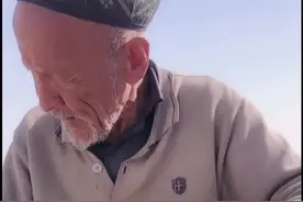 八十岁老人挖了一辈子的玉，挖到天价原石，可回家娶个20岁媳妇了视频封面