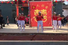 湖南农村举办门楼落成庆典，精彩的文艺表演，气氛浓郁温馨和睦。视频封面