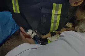 可了不得！济南2岁男童往榨汁机推送水果时，手被卡住视频封面