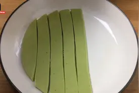 片汤这么做，用黄瓜和面，满口清香，下锅2分钟就出锅视频封面