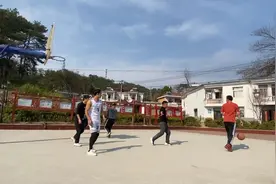 去围观男朋友打篮球，篮球打的好不好看不出，看的出天气是真好！