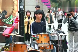 小哥哥架子鼓演奏汪苏泷《一笑倾城》视频封面