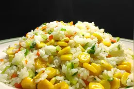 剩下的米饭冷冻一下，这样来做的炒饭，家里人抢着吃视频封面