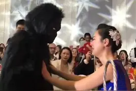 婚礼上新郎扮大猩猩，新娘感动泪流不止视频封面