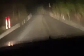 一种孤独叫夜里山路独自行驶图片