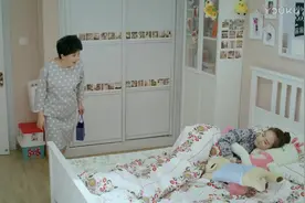 女儿高考688，妈妈送一千多的项链，谁知老爸的礼物更让人吃惊视频封面
