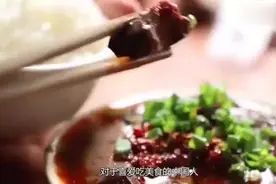 中国留学生在宿舍做饭，装盘后遭美国学生哄抢，场面瞬时失控视频封面