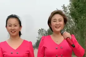 农村媳妇带着婆婆来唱歌了，小婆婆大儿媳组合，唱的真好视频封面