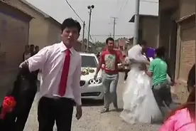 新娘进婆家门真是不容易，自己甩脸走人视频封面