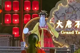 采纳网友建议！不倒翁小姐姐改戴面纱演出此前戴口罩被吐槽没仙气视频封面