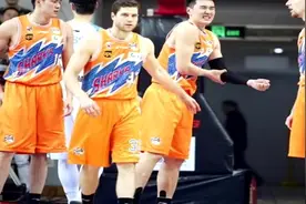 合同期两年！上海外援弗雷戴特签约太阳 他曾是CBA得分王视频封面