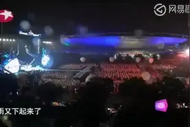 黄渤庾澄庆激情串烧三首经典歌曲，无缝衔接太惊艳了，全场沸腾！视频封面