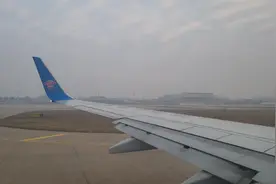 实拍飞机航班起飞过程视频封面