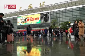 上海火车站地下车库设春运旅客临时避风港视频封面
