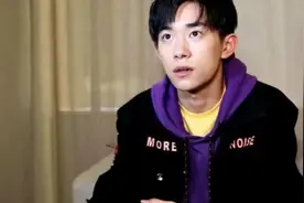 中戏期末考大合影曝光 找找易烊千玺胡先煦李兰迪在哪里视频封面