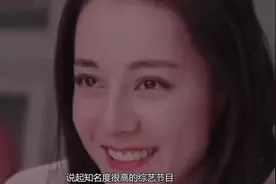 张艺兴后台撞见迪丽热巴，大喊：好久不见！两人熟络模样太甜了视频封面