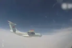 空军歼-11战机护航志愿军烈士遗骸专机回国视频封面