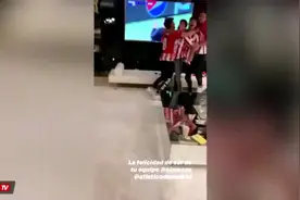 疯狂！西蒙尼妻儿在家看欧冠反应 球迷：房子好大 孩子好多视频封面