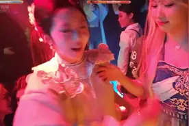 10.21童锦程现身西安范特西酒吧开业最精彩片段视频封面