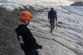 亲子在阿拉斯加户外探索冰川，钓鱼，来一场说走就走的旅行吧视频封面