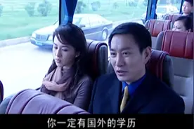 总裁追女孩，陪她坐公交，旁边加长版豪车保镖护送#好剧推荐视频封面