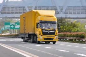 看看国内高速行驶的卡车都有那些品牌 #交通 #卡车 #卡车司机视频封面