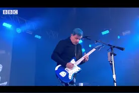 摇滚圈黑白双雄之 杰克·白，狂躁格拉斯顿伯里现场～#jackwhite视频封面