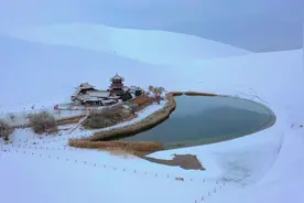 初雪后的敦煌，沙雪奇缘落雪成诗，美得动人心魄~视频封面