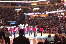 NBA 比赛中场啦啦队表演，来看辣妹们跳舞 #nba抖出你主场 #美国视频封面