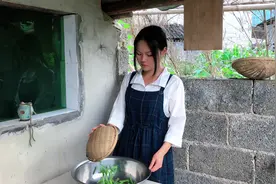 感动又搞笑，奶奶把我的破洞裤缝起来了。她还以为我没有裤子穿视频封面