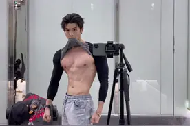 #男生穿搭 #健身日常 #毫无训练痕迹 你只管努力，剩下 交给天意视频封面