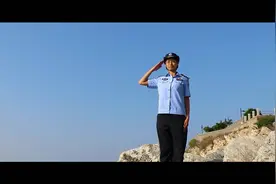 从一名孤儿成长为一名警察，这位女警的故事感人又励志#警察视频封面