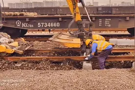 #最美铁路人 铁路魂，过路人，铁路都是人上人视频封面