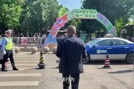 千佛山北门不少车选择实线掉头，大多是找不到停车场视频封面