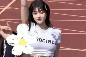 她是操场女神#清纯甜美 #校园视频封面