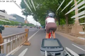 骑行通勤偶遇女骑友#我的骑行日常 #骑行vlog #公路自行车视频封面