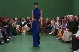 “LOEWE, 以古怪现代艺术点亮巴黎时装周重拾贵族风范与别致生活视频封面