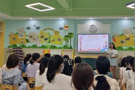 幼儿园孩子家长会，唯一的爸爸参会视角！#爸爸带娃 #爸爸去哪了视频封面