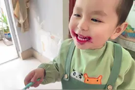 吃完火龙果后的娃有多欢乐#火龙果 #吃完火龙果的嘴 #搞笑视频封面