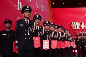 2025年1月10日是第5个中国人民警察节。《敬礼·警旗》视频封面