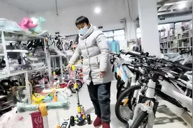 儿童滑板车的使用，调高，如何拐弯，轮子坏了咋办#现场实拍视频封面