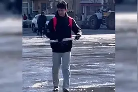 在东北这“冰”器人手一把#东北的冬天 #男生减速带 #冰溜子视频封面